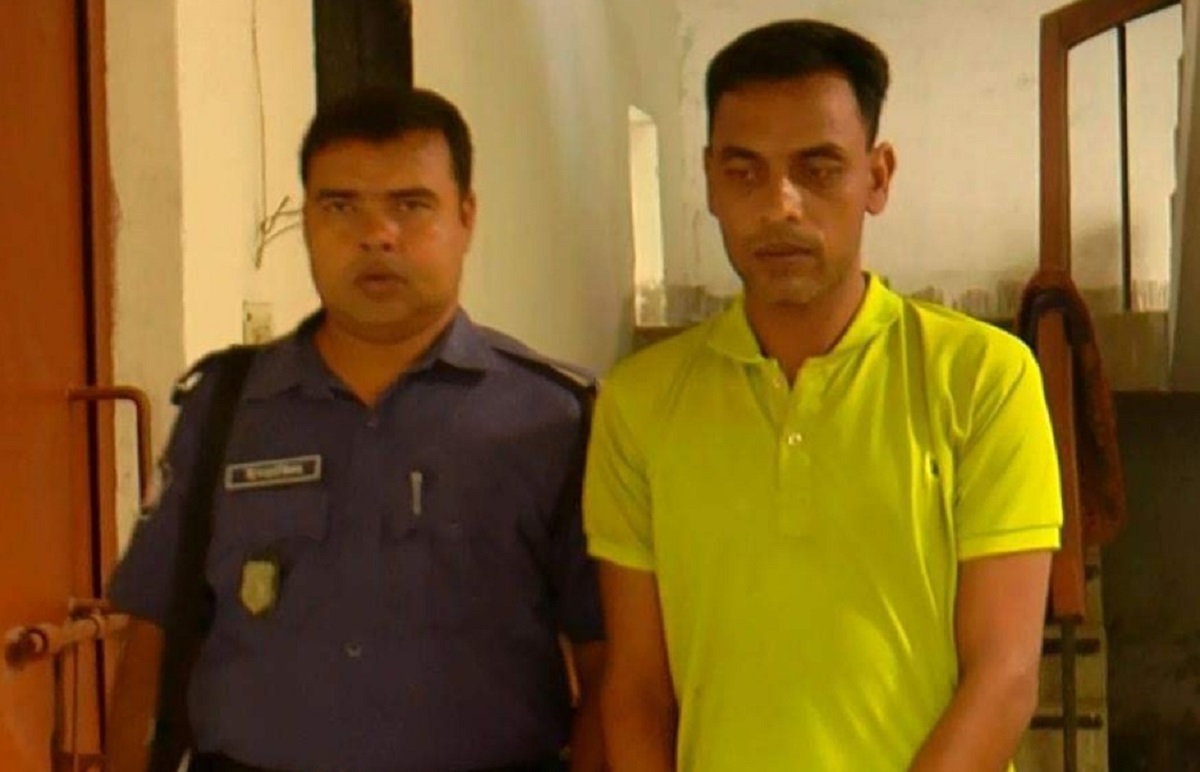 স্কুলছাত্রীর অশ্লীল দৃশ্য ধারণ করায় যুবক গ্রেফতার