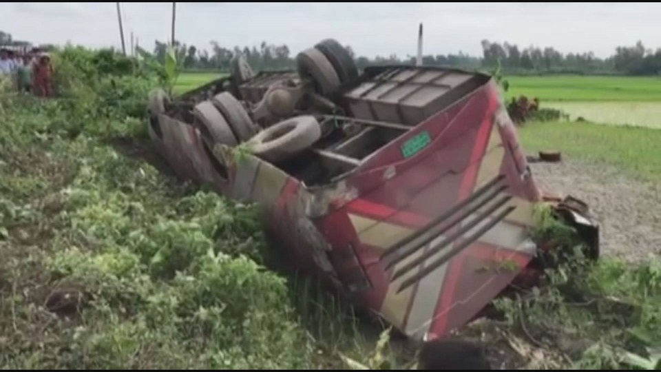 থামছে না সড়কে দুর্ঘটনা: রাস্তায় ত্রুটিপূর্ণ যানবাহন, বেপরোয়া চালক