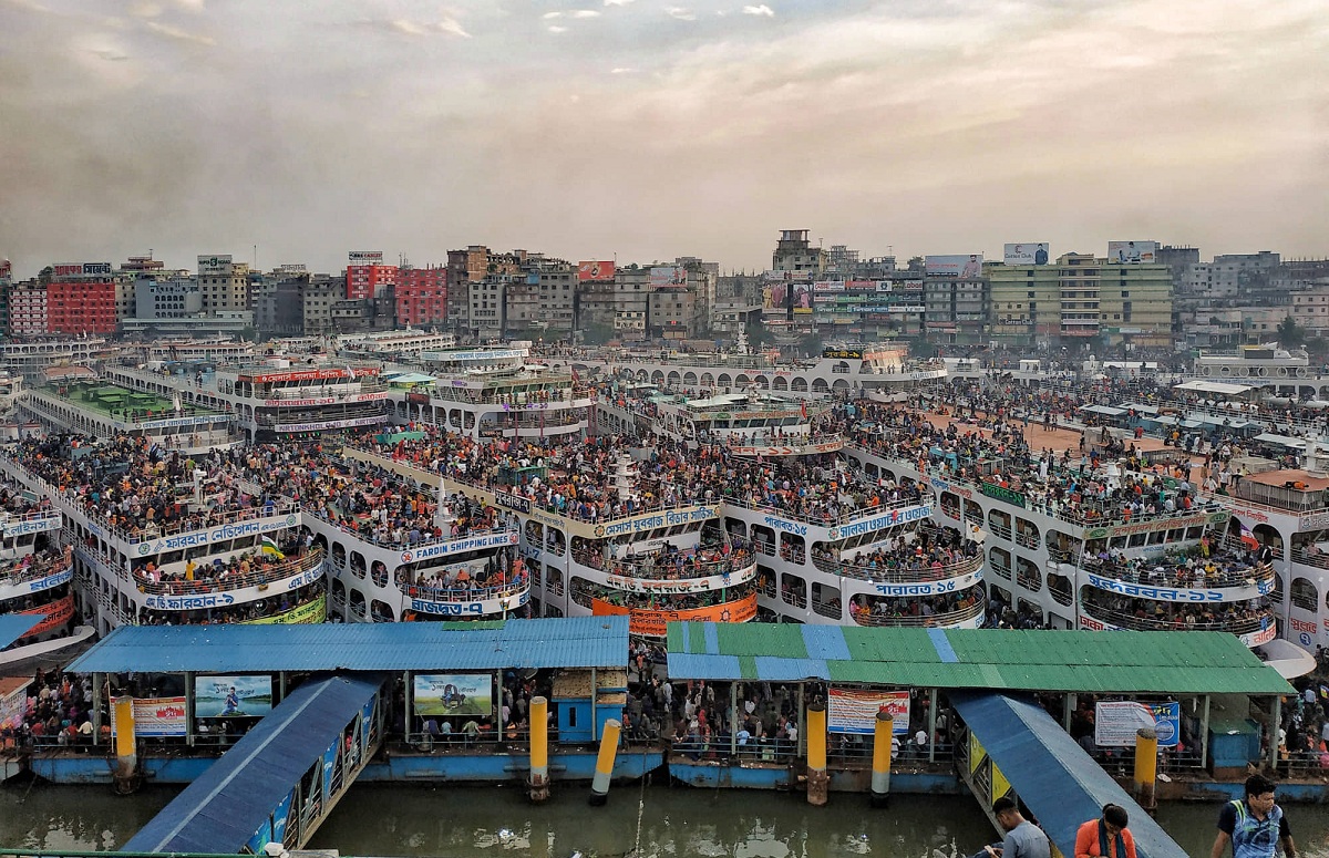 লঞ্চে বাড়ি ফেরা