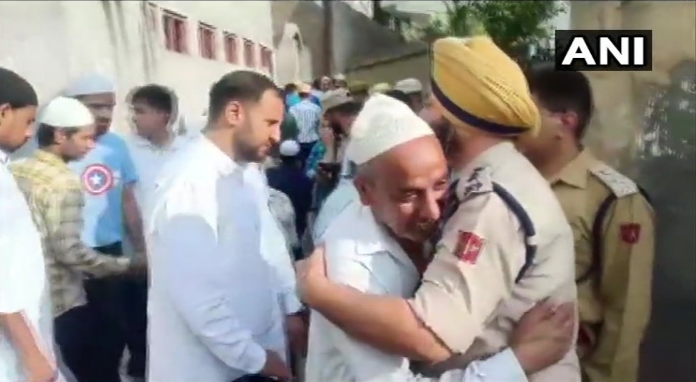 অধিকাংশ মসজিদে ঈদ জামাতের অনুমতি মেলেনি, সেনা-পুলিশ পাহারায় নামাজ আদায়