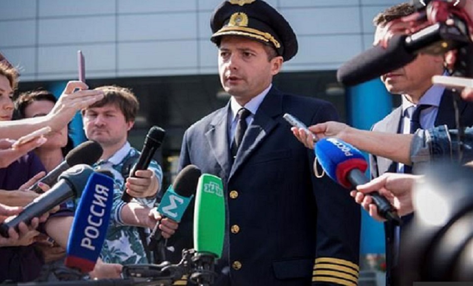 ২৩৩ আরোহীর জীবন বাঁচিয়ে সর্বোচ্চ রাষ্ট্রীয় পদক পেলেন রুশ পাইলট