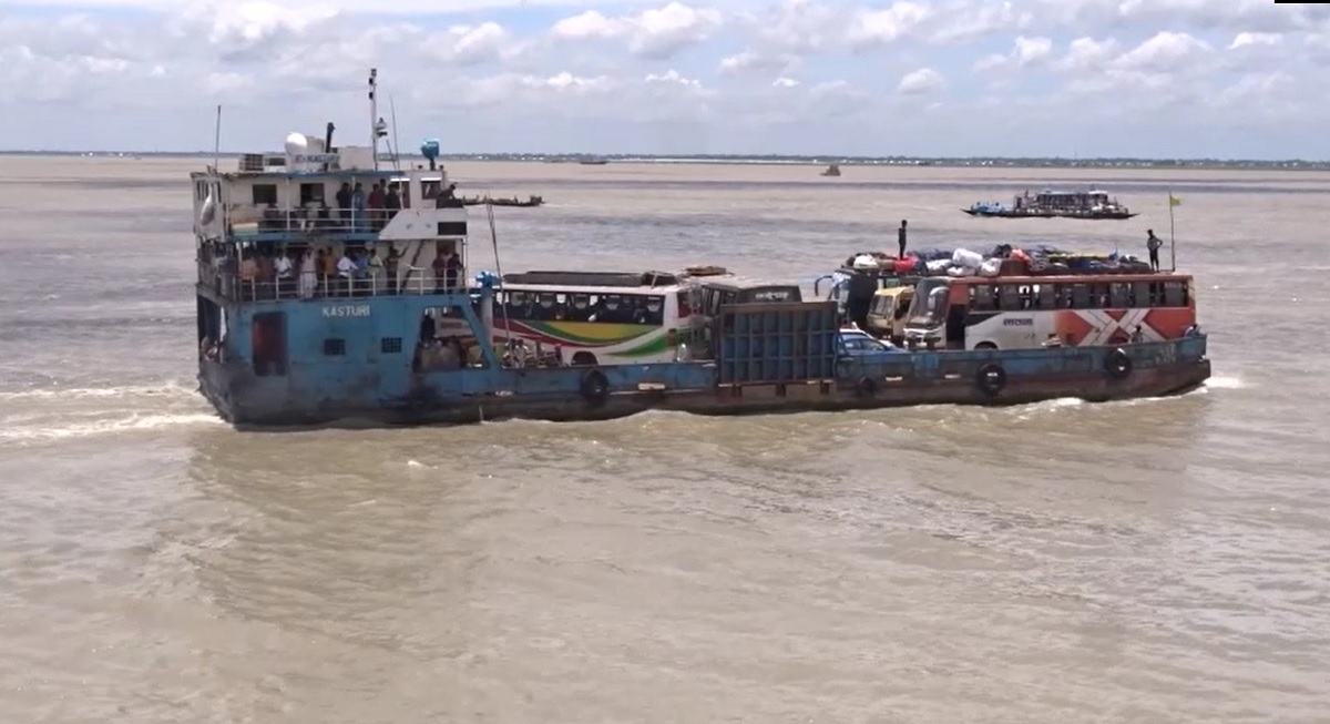 শিমুলিয়া-কাঁঠালবাড়ী নৌরুটে ফেরি চলাচল স্বাভাবিক