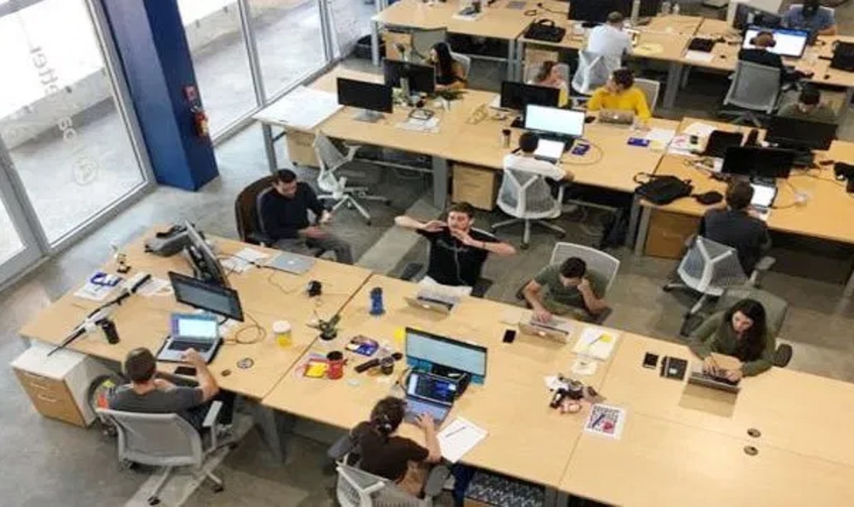 অফিসে হঠাৎ অসুস্থ হলে কী করবেন?