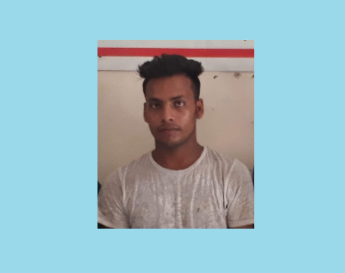 প্রেমের প্রস্তাবে রাজি না হওয়ায় স্কুলছাত্রীকে ছুরিকাঘাত, বখাটেসহ মা গ্রেফতার