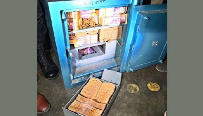 এবার সেই আ.লীগ নেতার কর্মচারীর বাসায় মিললো ২ কোটি টাকা