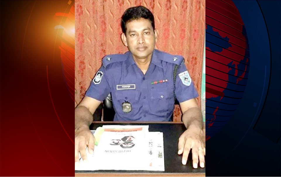 ‘৯৯৯’ ফোন কলের খেসারত! পুলিশ পরিদর্শকের বিরুদ্ধে নারীকে তুলে নিয়ে নির্যাতনের অভিযোগ