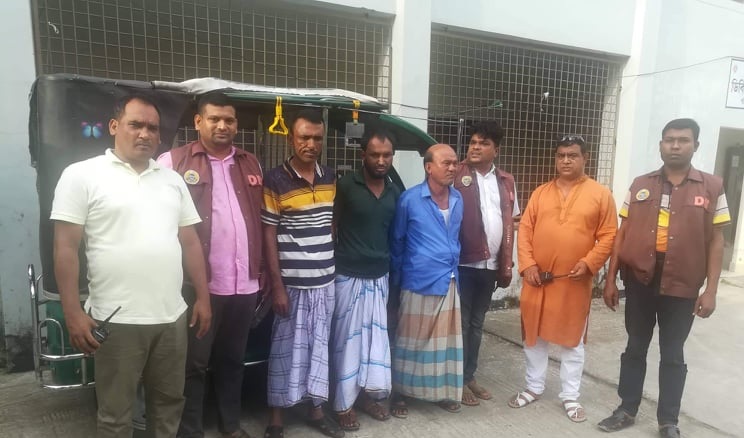 এতিমের চুরি হওয়া অটোরিকশা উদ্ধার করে দিলো পুলিশ