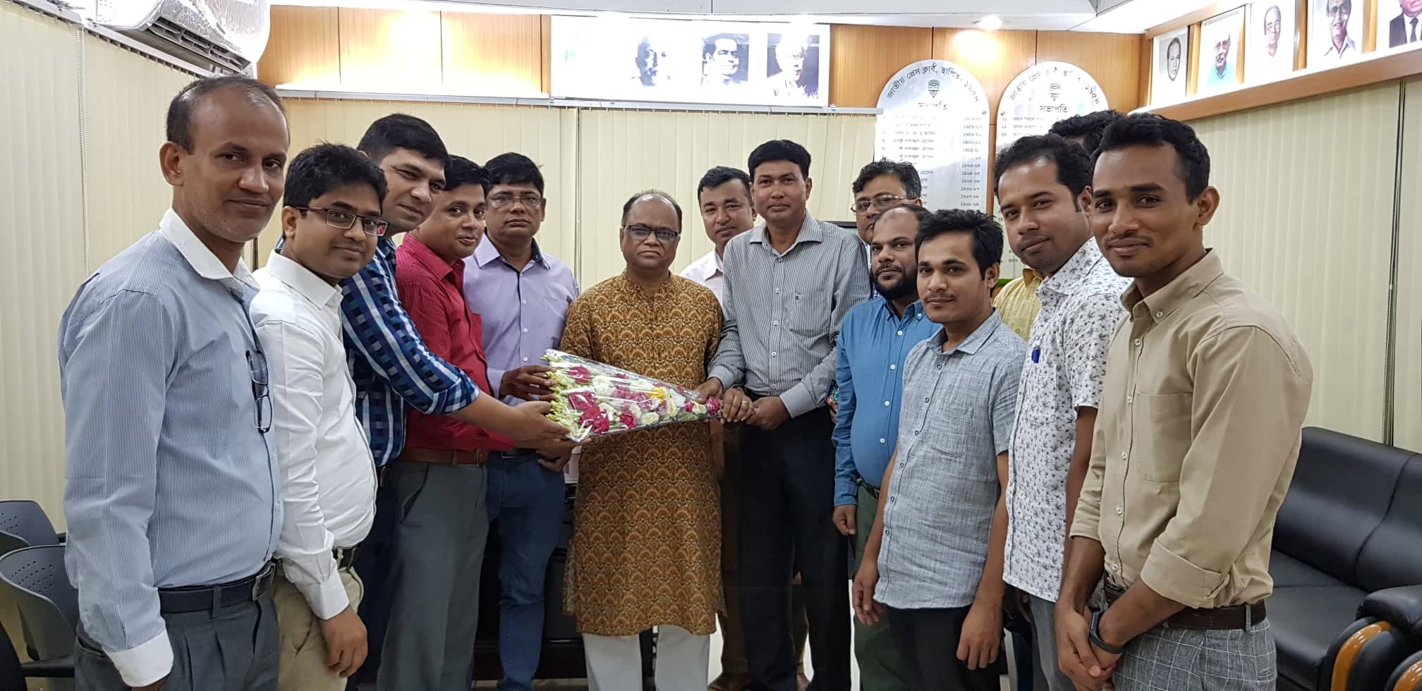 জাতীয় প্রেসক্লাব সভাপতির সাথে চাঁদপুর সাংবাদিক ফোরাম নেতৃবৃন্দের মতবিনিময়