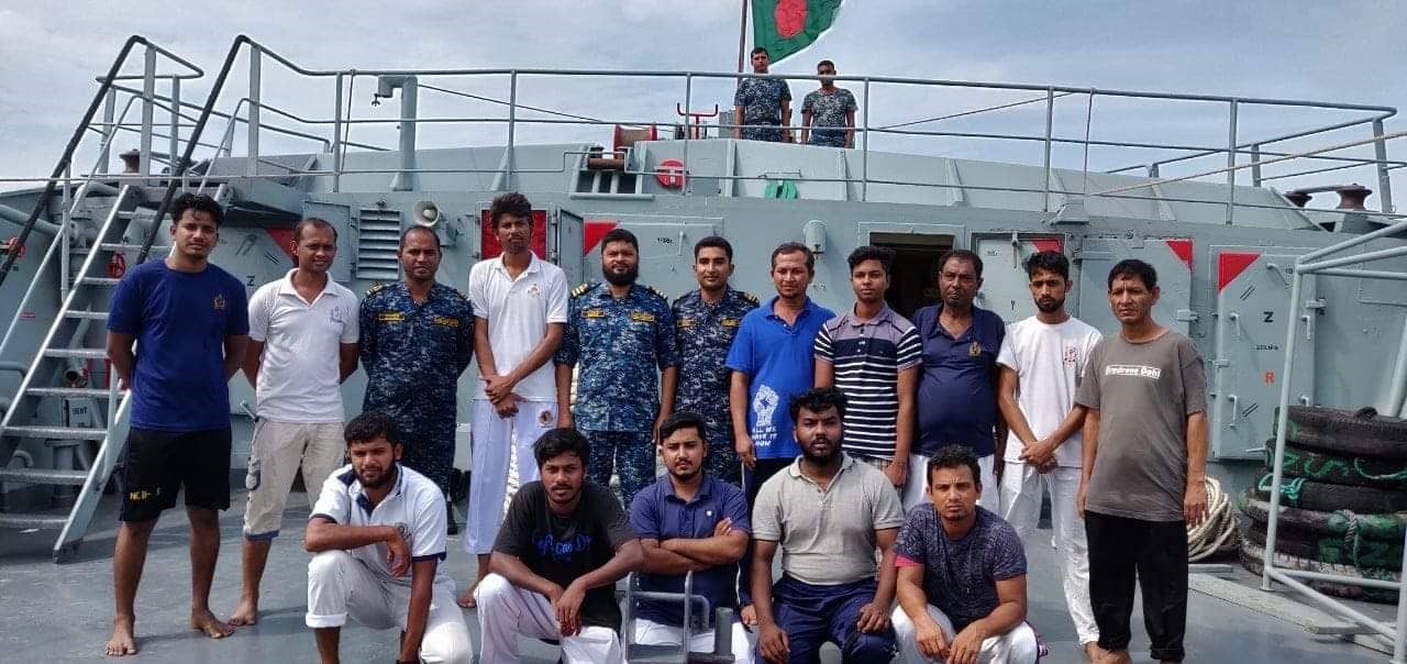 দেড় শতাধিক কনটেইনার নিয়ে বঙ্গোপসাগরে জাহাজ ডুবি