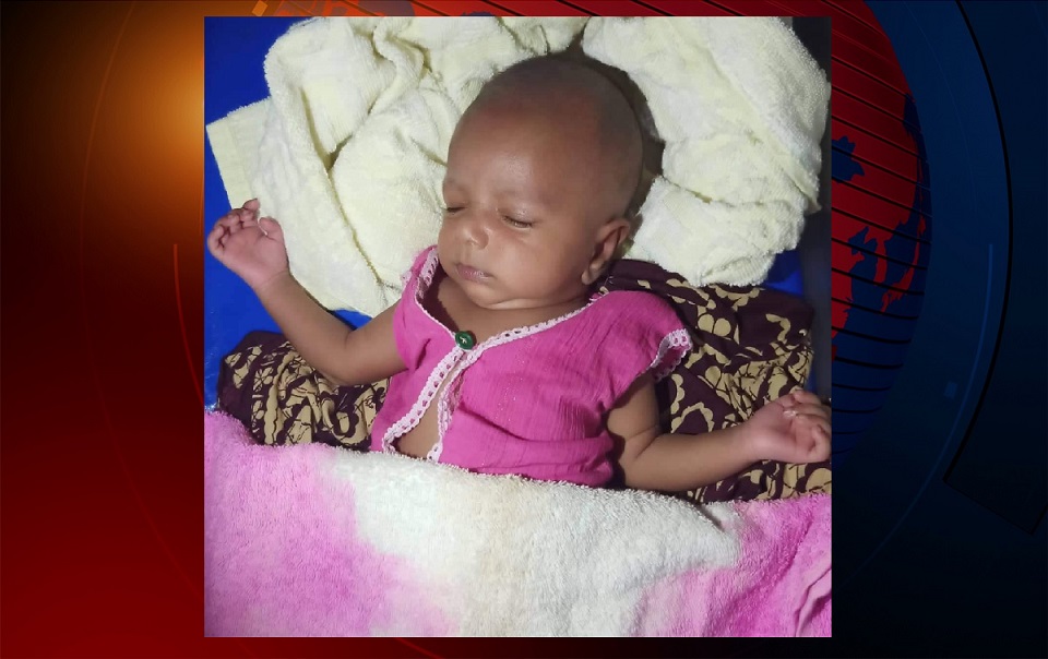 হাসপাতালের সিঁড়িতে অসহায় নবজাতকের আর্তচিৎকার!