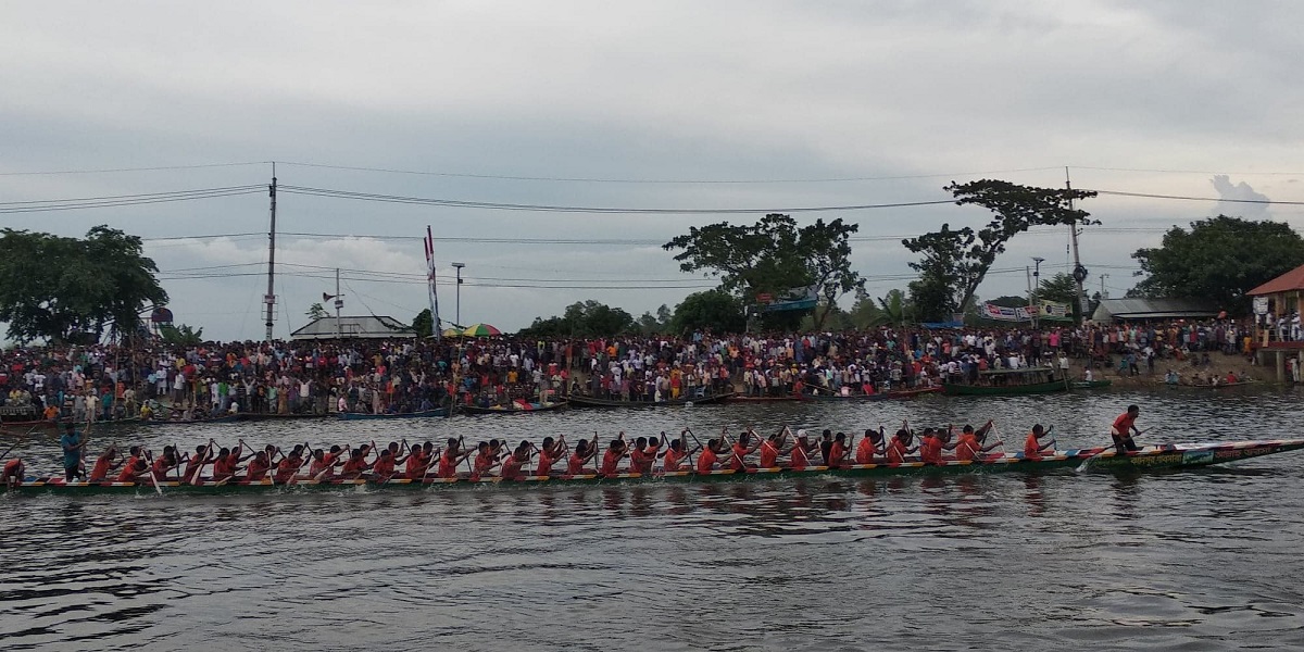 বাসাইলে নৌকা বাইচ প্রতিযোগিতা অনুষ্ঠিত