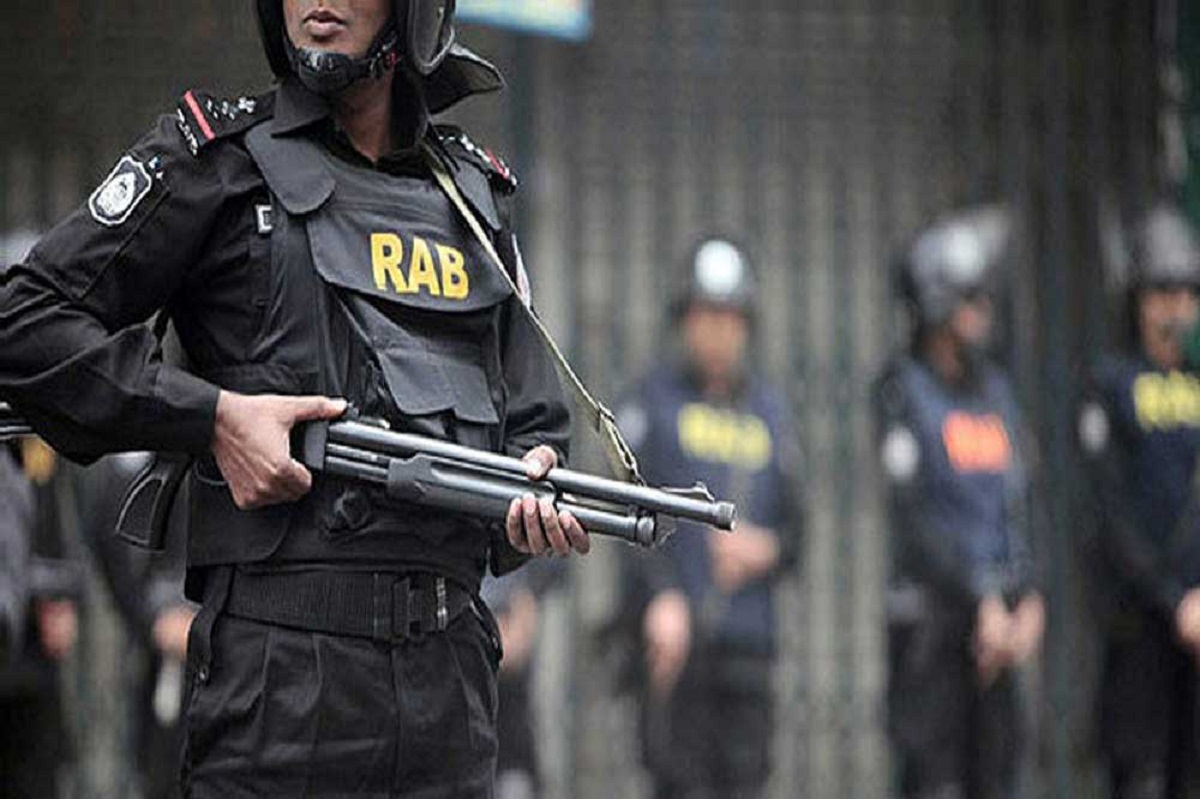 রাজধানীর ৩০০ ফিটে অবৈধ মদ তৈরির কারখানার সন্ধান