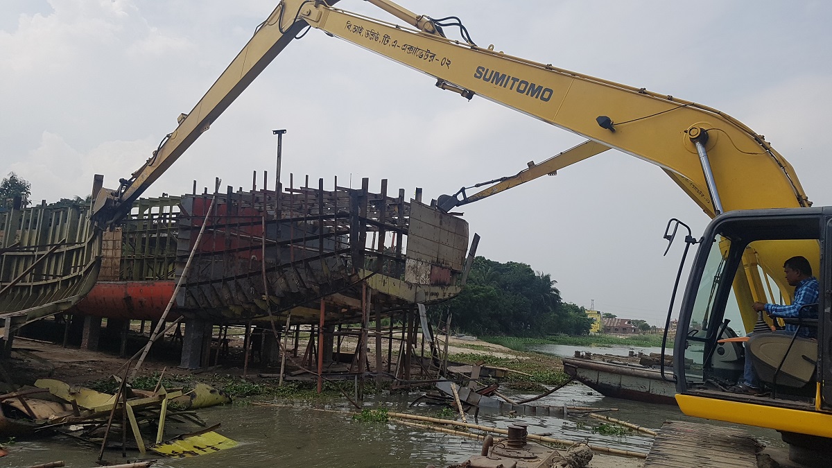 রূপগঞ্জে বিআইডব্লিউটিএ’র উচ্ছেদ অভিযান
