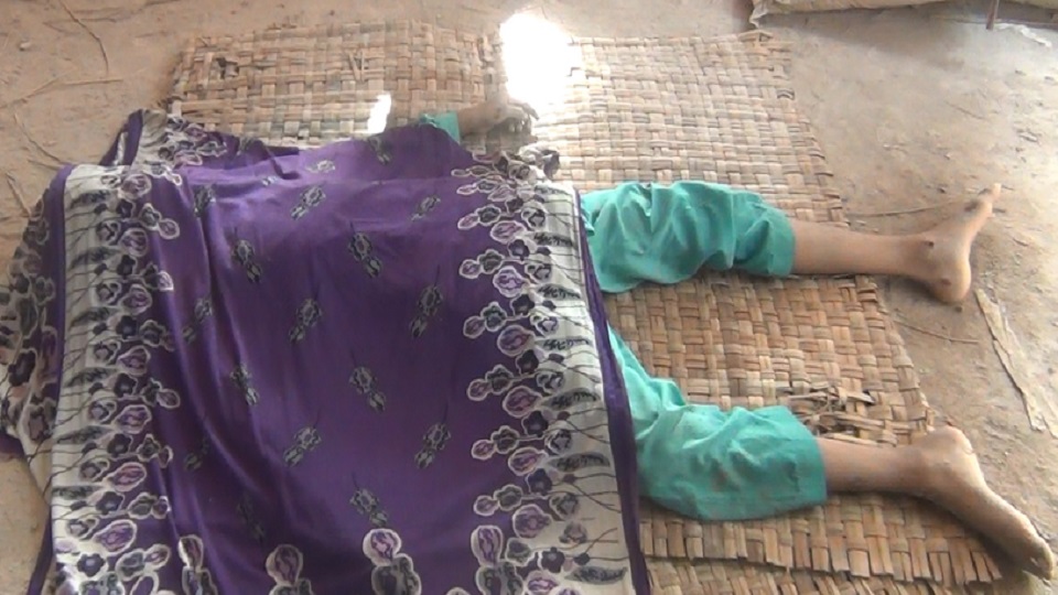 দোতলায় লাশ, তিন তলায় টুপি, চার তলায় জুতা