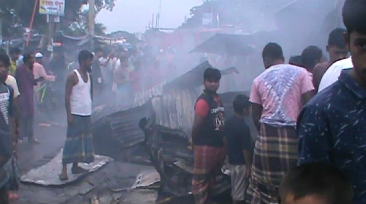 বাজারে আগুনে লেগে ৯ দোকান পুড়ে ছাই