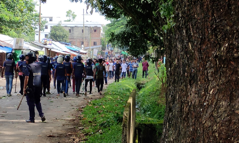 ছাত্রলীগের দুই গ্রুপের দফায় দফায় সংঘর্ষ, উত্তপ্ত চবি