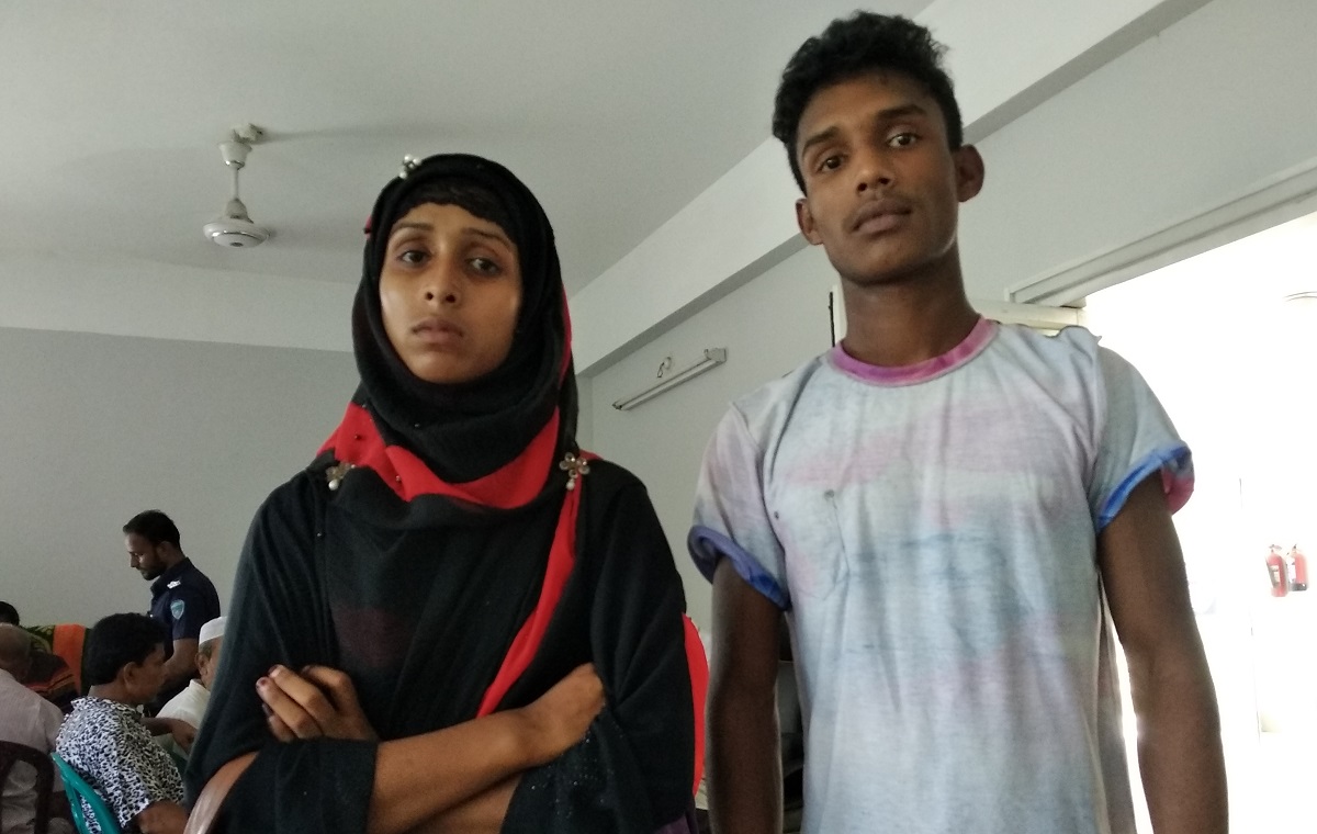 আপত্তিকর অবস্থায় ধরা, থানায় প্রেমিক যুগলের বিয়ে