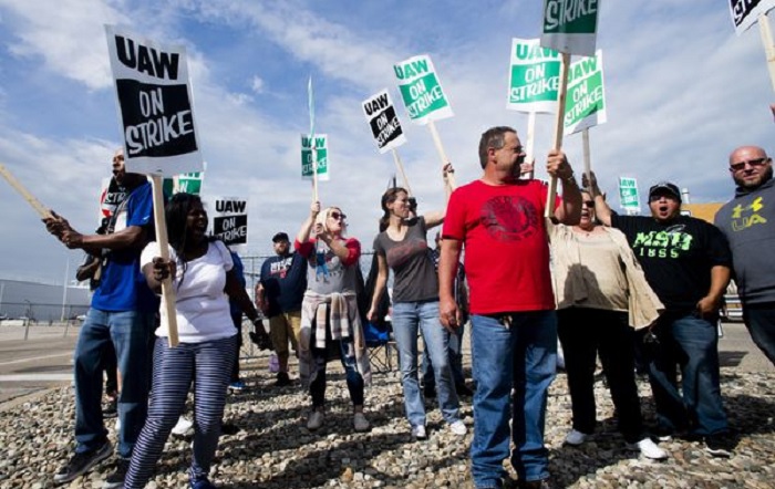 জেনারেল মটরস’র ৫০ হাজার কর্মী ধর্মঘটে