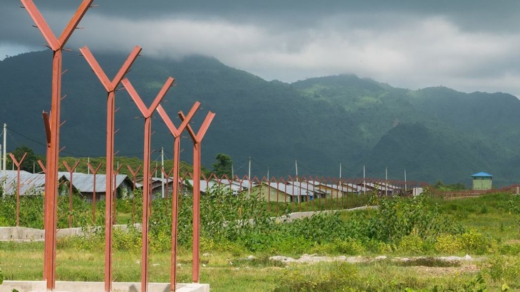 রাখাইনে রোহিঙ্গাদের গ্রাম ধ্বংস করে বানানো হয়েছে পুলিশ ব্যারাক!