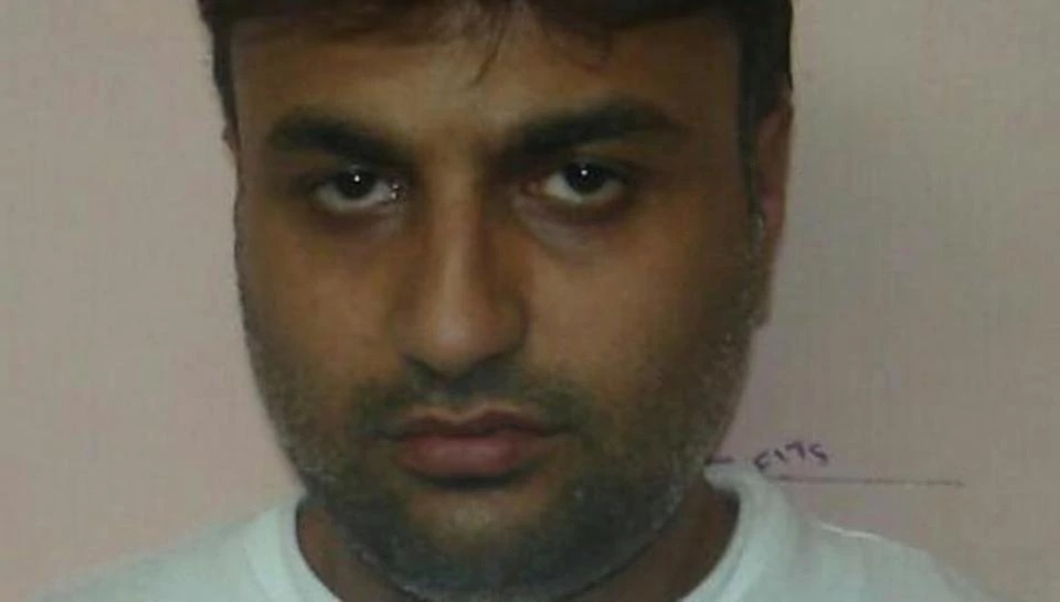 বিমান ও বিমানবন্দরে চুরি করাই অভ্যাস তার!