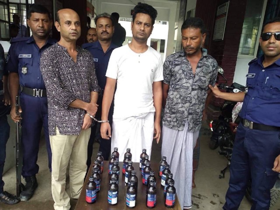 শ্যামনগরে ফেন্সিডিল ও ইয়াবাসহ ৩ মাদক ব্যবসায়ী আটক