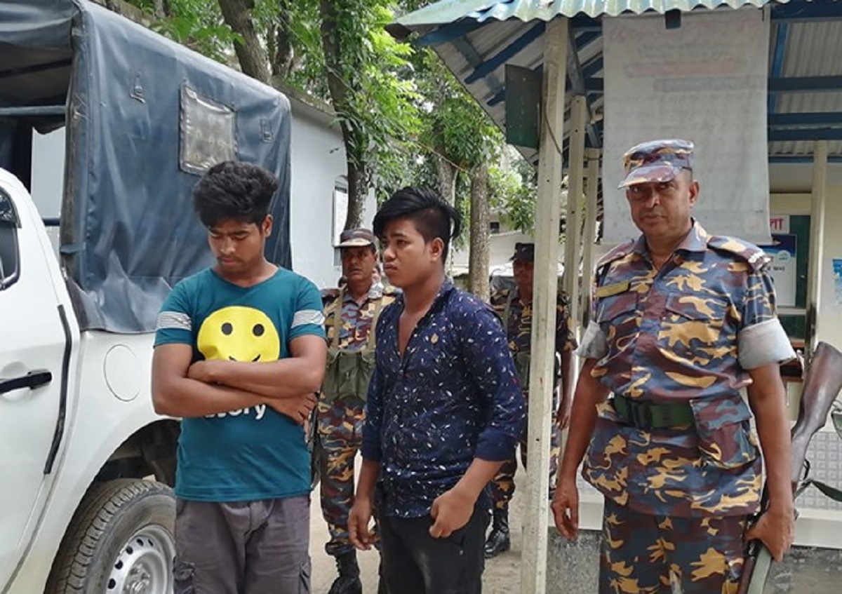 স্কুলগামী ছাত্রীদের উত্ত্যাক্ত করায় দুইজনের কারাদণ্ড