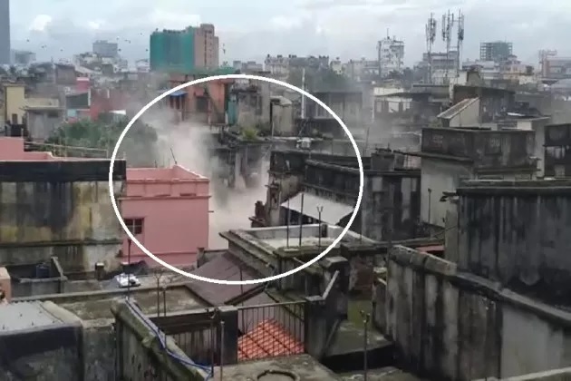 হুড়মুড়িয়ে ভেঙে পড়ল বহুতল বাড়ি