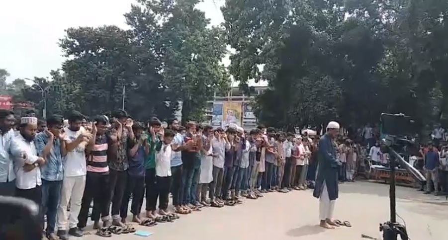 ঢাবি ক্যাম্পাসে আবরারের গায়েবানা জানাযায় শিক্ষার্থীদের ঢল