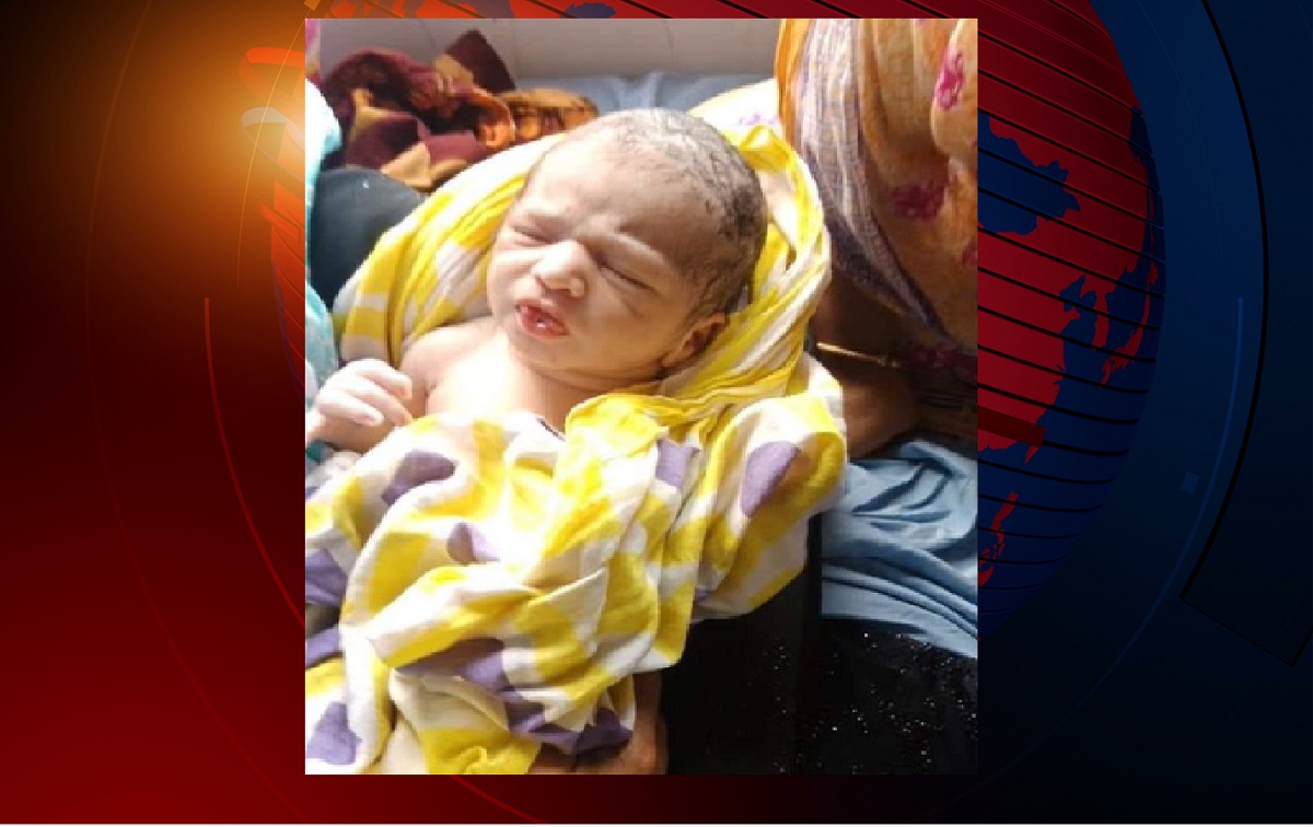 ১৭ দিনের শিশুকে বালতির পানিতে চুবিয়ে হত্যা করলো বাবা