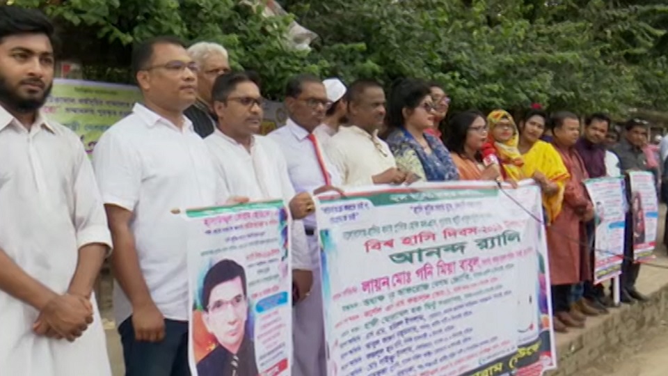 বিশ্ব হাসি দিবস উপলক্ষে প্রেসক্লাবের সামনে ‘হাউফো’র মানববন্ধন