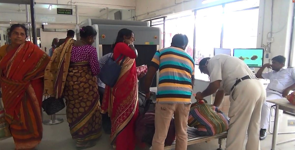 দূর্গা পূজা উৎসব পালনে ভারতে যাচ্ছে হাজার হাজার বাংলাদেশি