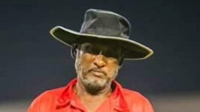 ম্যাচ পরিচালনার সময় আম্পায়ারের মৃত্যু