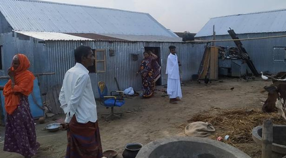 পূজায় মদপানে তিনজনের মৃত্যু