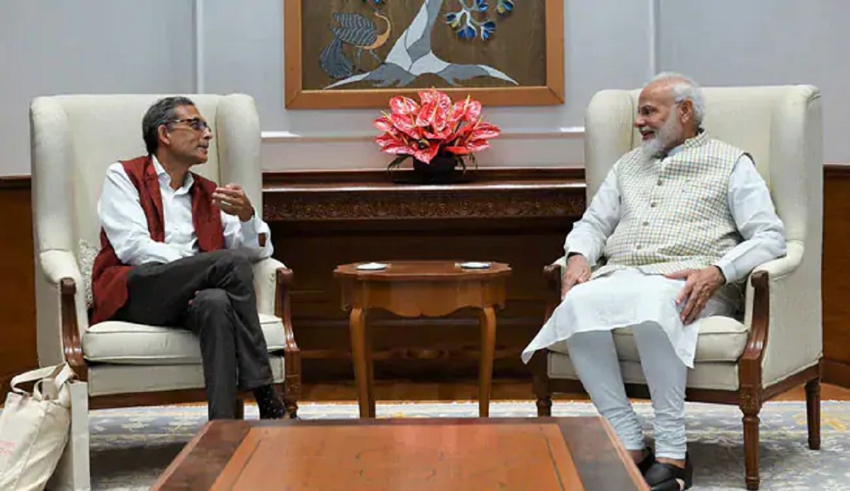 নোবেলজয়ী অভিজিৎকে সংবাদমাধ্যমের ব্যাপারে সতর্ক করেছেন মোদি!