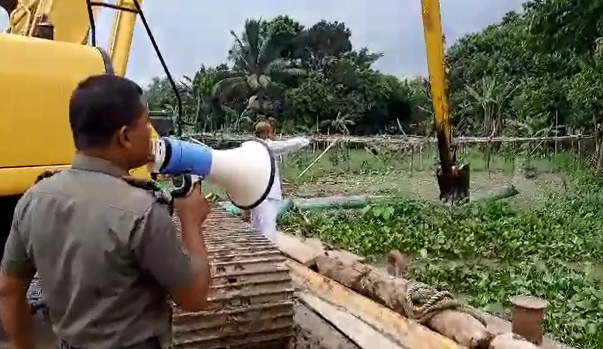শীতলক্ষ্যা নদীতে অবৈধ স্থাপনা উচ্ছেদ অভিযান