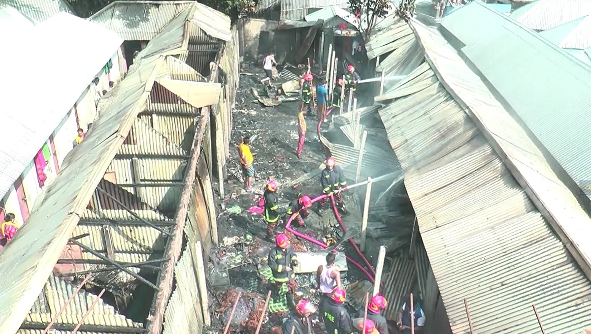 টাঙ্গাইলে পতিতাপল্লীতে আগুন, ৪০ ঘর পুড়ে ছাই