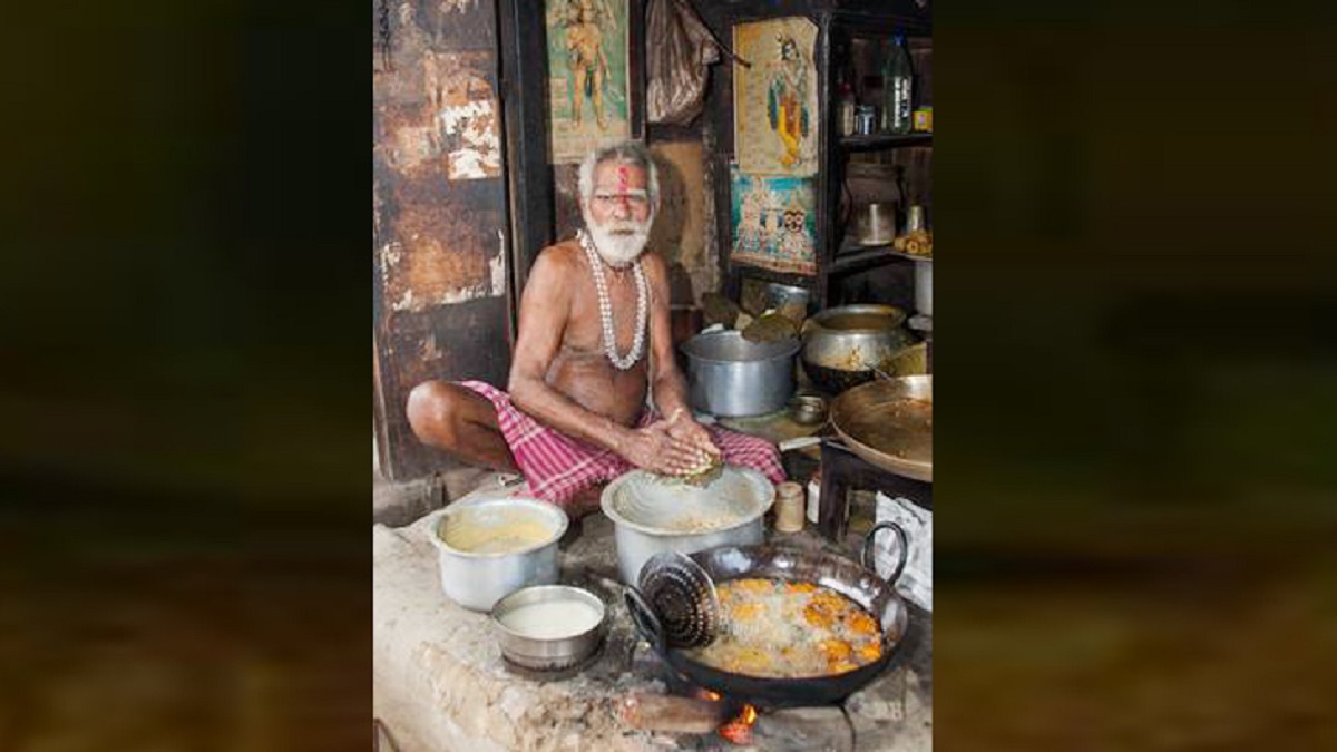 যে গ্রামের পুরুষরা রান্নায় পারদর্শী!