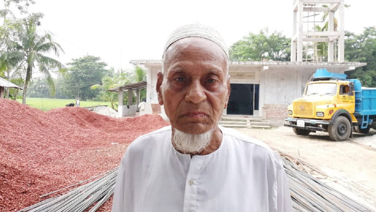 ৬০ বছর ধরে বিনা বেতনে আজান দিচ্ছেন অজি উল্যা