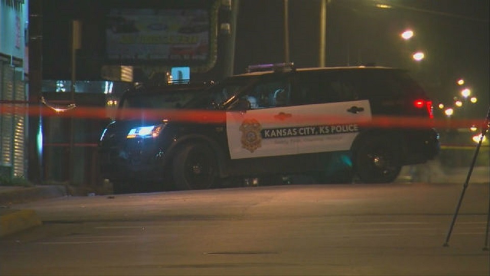 যুক্তরাষ্ট্রের কানসাসে বন্দুকধারীর গুলিতে নিহত অন্তত ৪