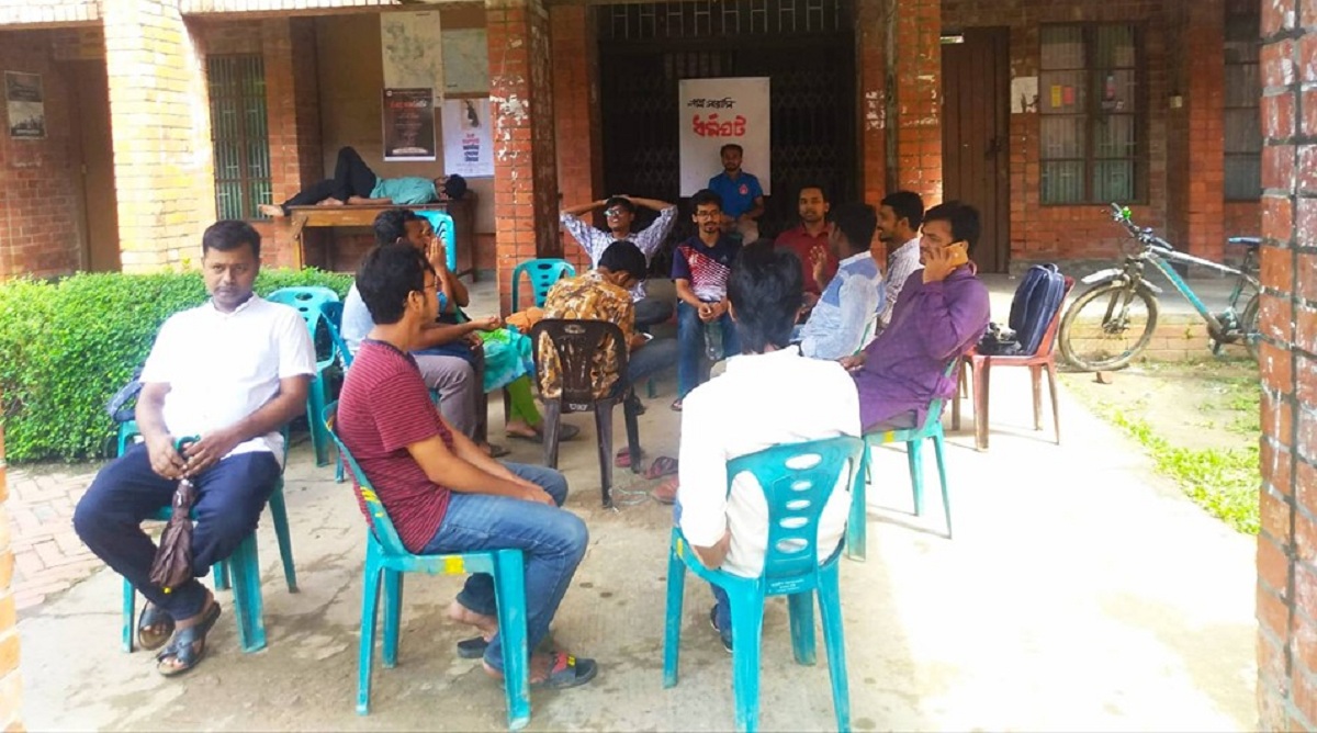 ভিসি পদত্যাগের দাবিতে জাবিতে ধর্মঘট চলছে