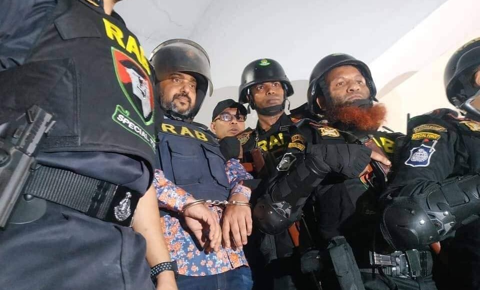 আটক সম্রাটকে ঘিরে ‘জয় বাংলা’ শ্লোগান দিলেন নেতাকর্মীরা