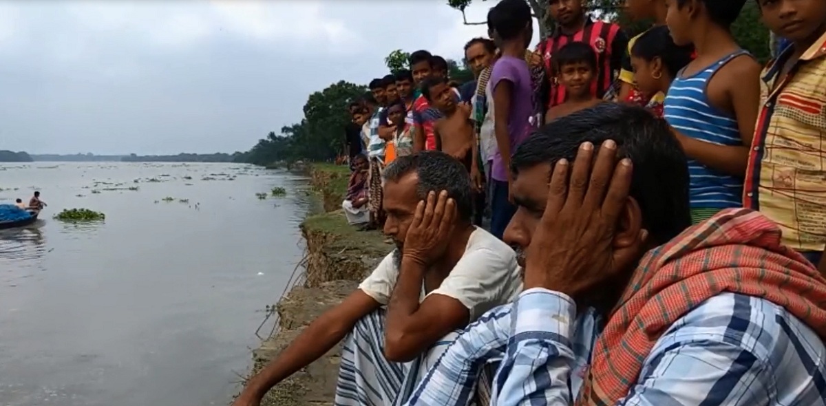 পদ্মায় নৌকাডুবিতে নিখোঁজ পিতা-পুত্রের লাশ উদ্ধার