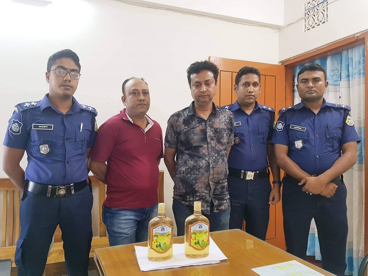 কুয়াকাটায় মদসহ দুইজন আটক