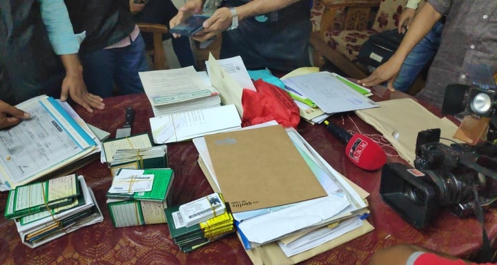 রোহিঙ্গাদের পাসপোর্ট সরবরাহ: ট্রাভেল এজেন্সির অফিসে অভিযান, বিপুল টাকা উদ্ধার
