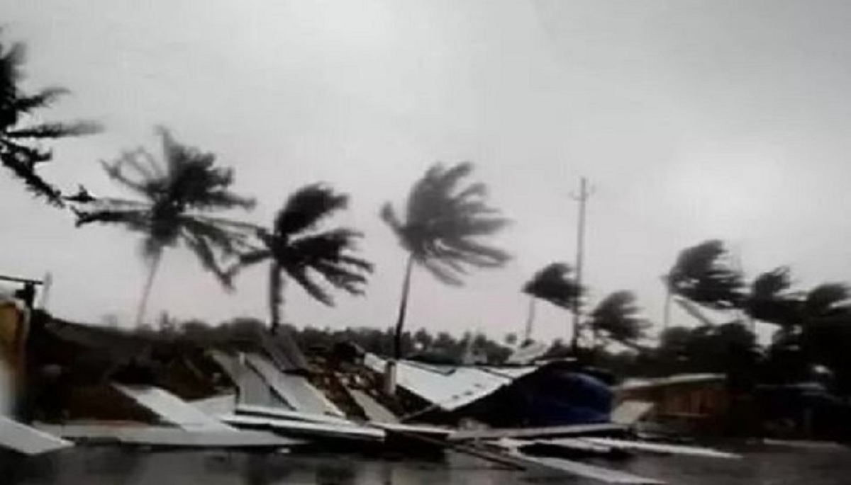 লক্ষ্মীপুরে ১৫টি কাঁচা ঘর ভেঙ্গেছে, আহত ৫