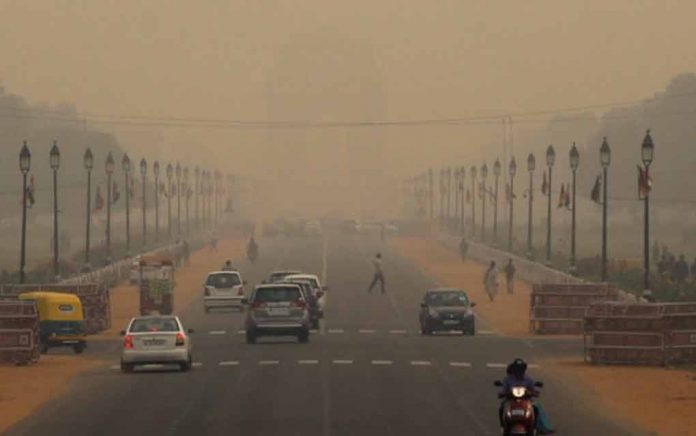 দূষণের দিল্লিতে জারি হল জরুরি অবস্থা, বন্ধ শিক্ষাপ্রতিষ্ঠান