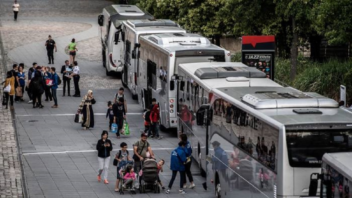 ফ্রান্সে কঠোর করা হলো অভিবাসন নীতিমালা