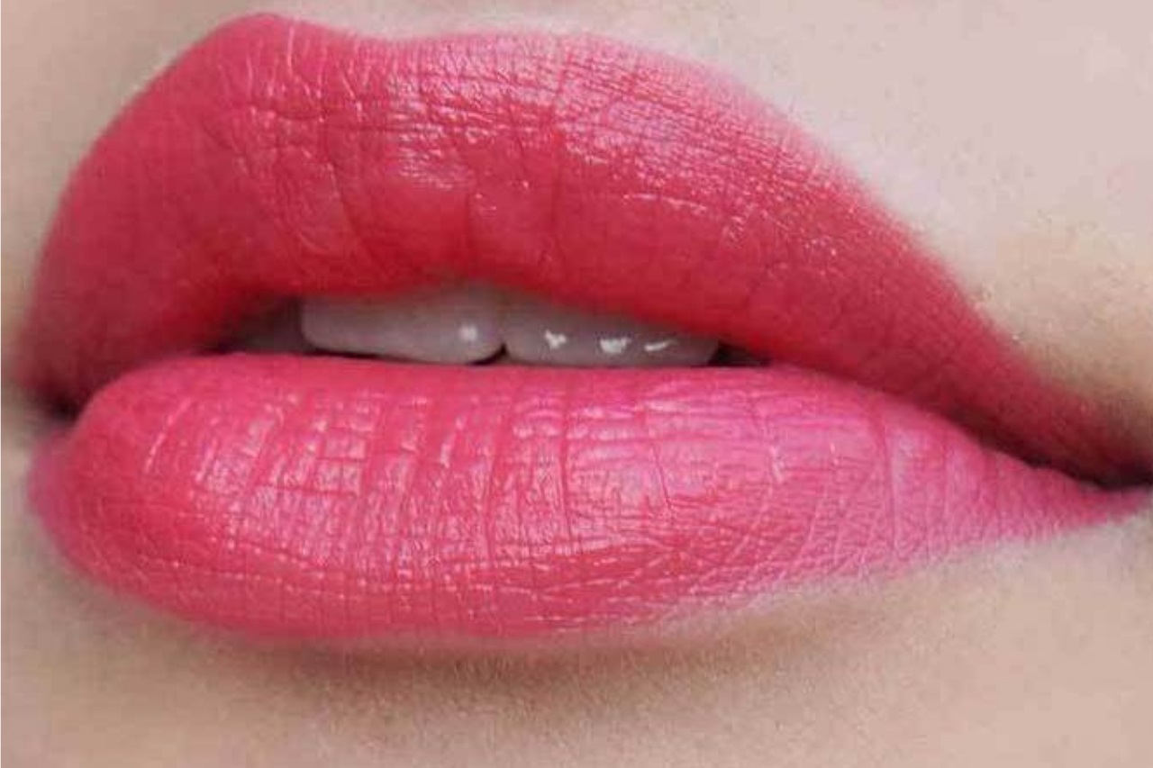 শীতে ঠোঁটের যত্নে করণীয়