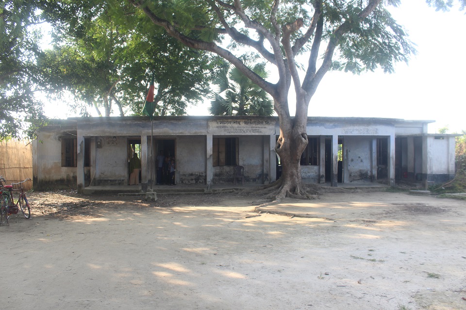 অবহেলিত হয়ে আছে লালন শাহ’র নামে প্রতিষ্ঠিত প্রাথমিক বিদ্যালয়