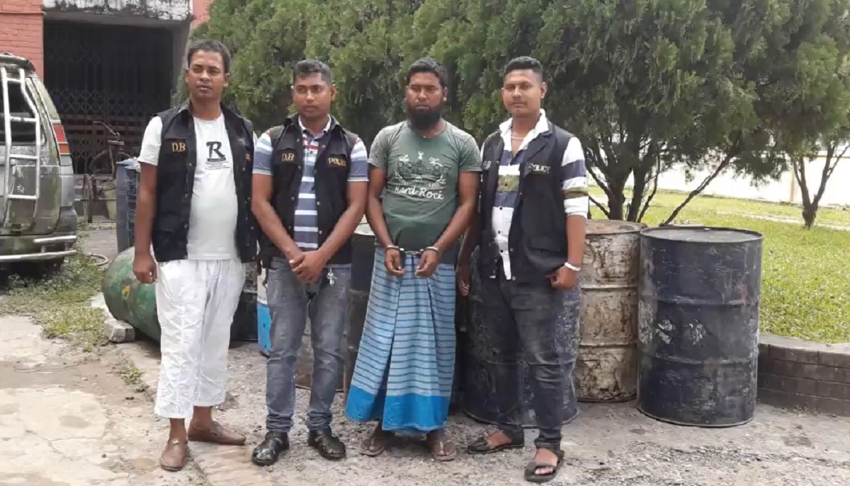 সরকারি ৫ হাজার ১শ লিটার তেলসহ আটক ১